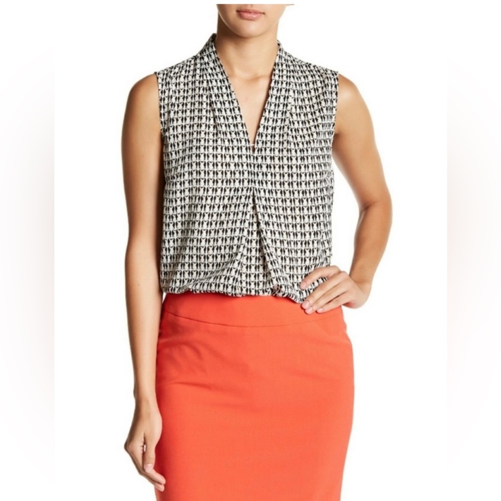 NINE WEST Penguin Print Pleated V-neck Sleeveless Top Blouse Size Large